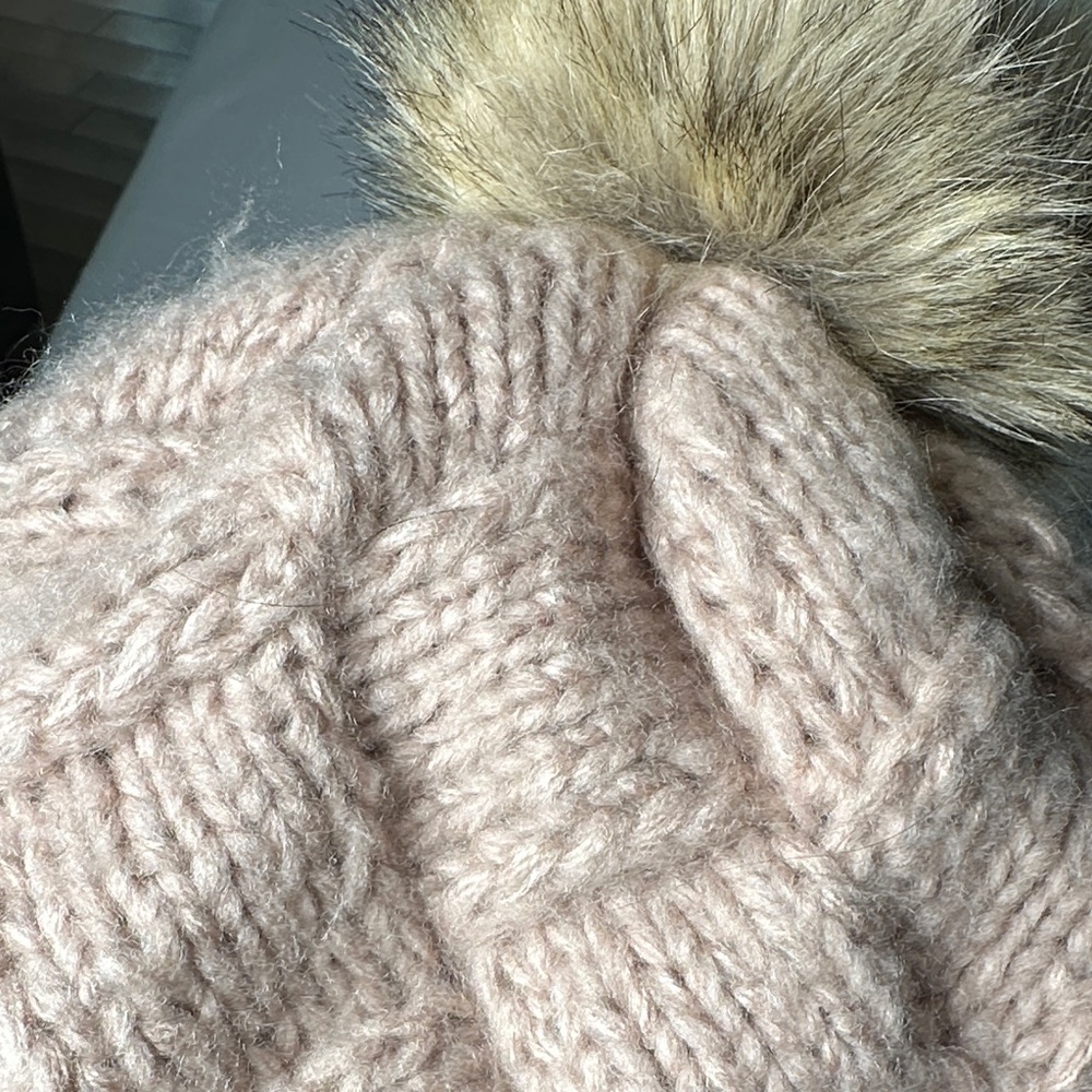CC Cable Knit Rose Beanie Beret with Faux Fur Pom - Picture 2 of 3